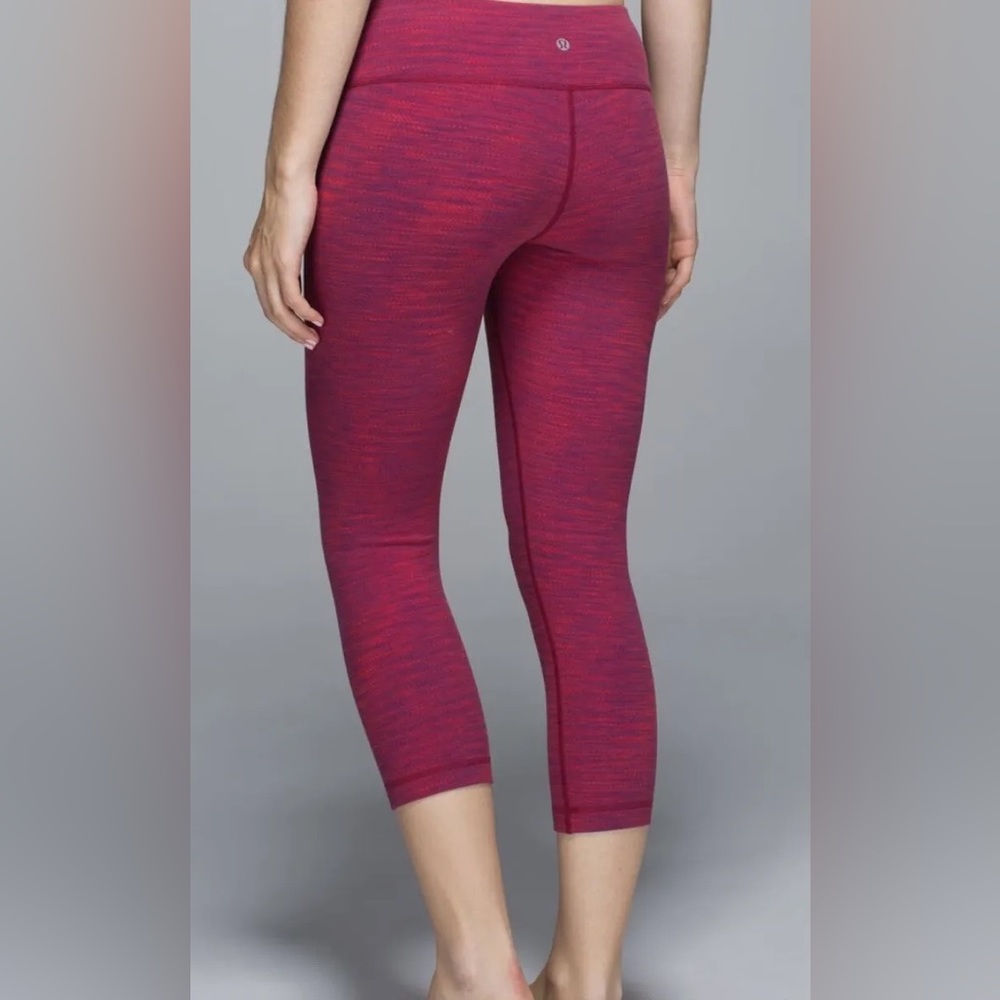 Lululemon Wunder Under Crop II
Diamond Jacquard Space Dye Bumble Berry Legging